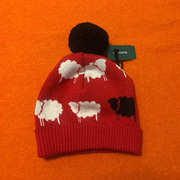 Parkhurst red with white and black sheep jacquard pompom tuque hat NWT - Picture 2 of 6